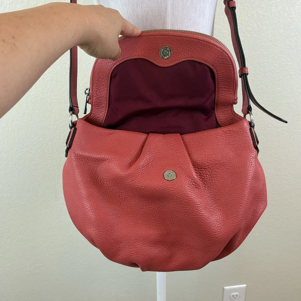 Marc Jacobs Dusty Pink Natasha Fold Over Crossbody Bag with Adjustable Strap - Picture 3 of 10